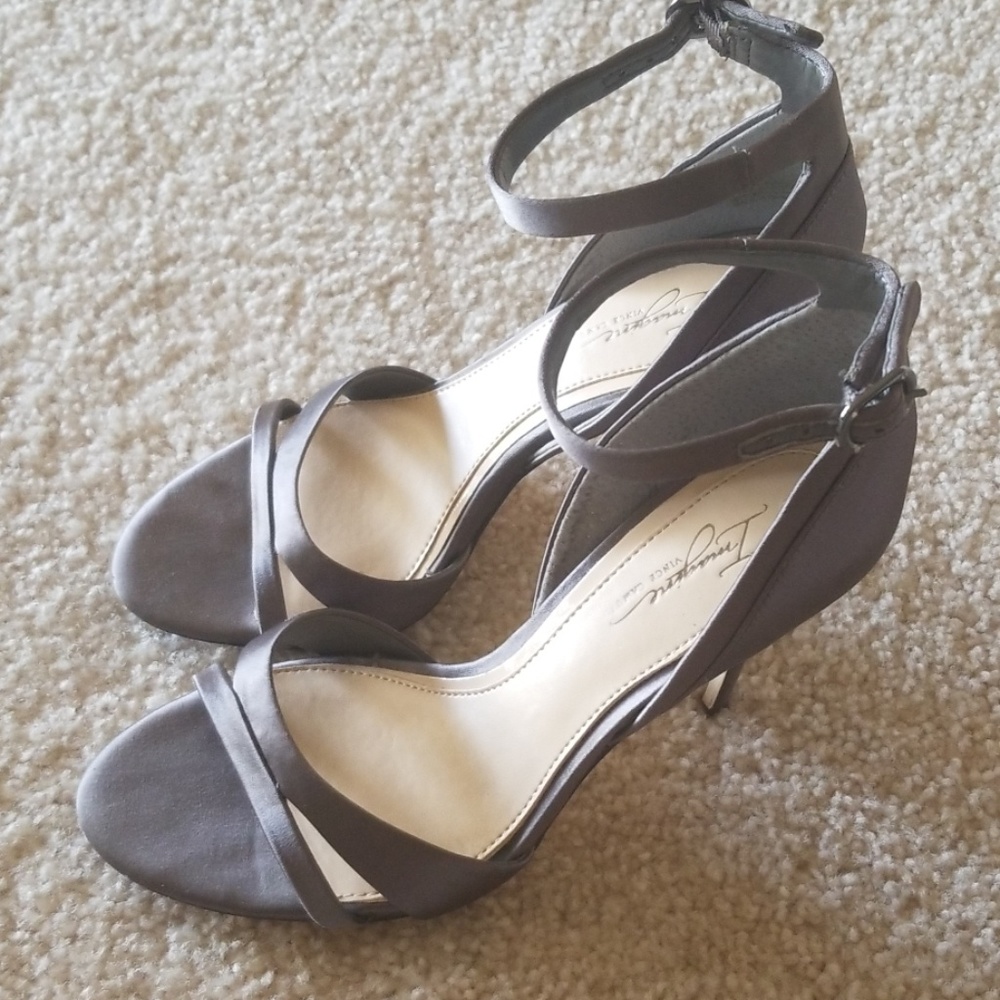 Vince Camuto  storm gray heel - Picture 5 of 8